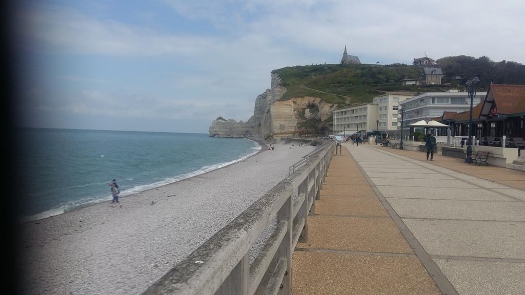 Les Galets Bleus Bed & Breakfast Étretat Exterior foto